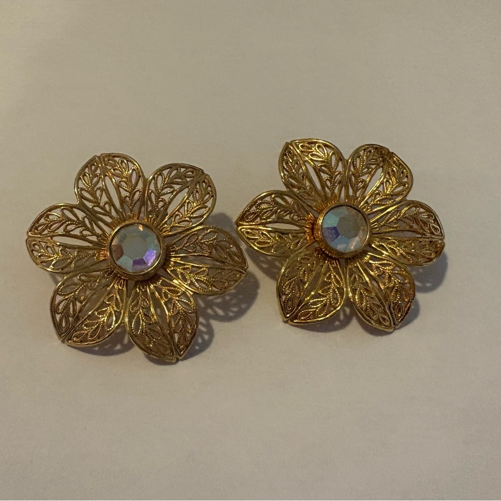 Beautiful & Bold Gold Flower Earrings